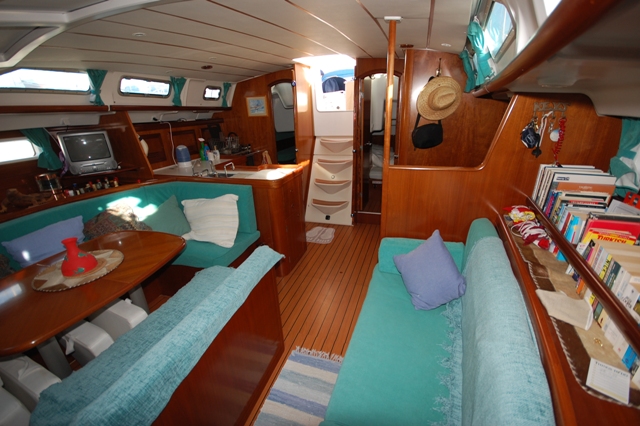 sailing yacht charter layout